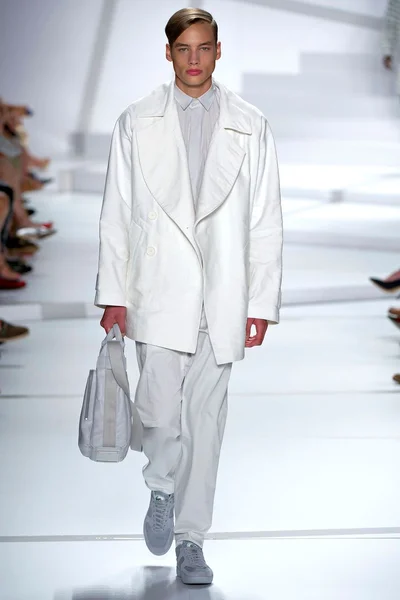Look 11